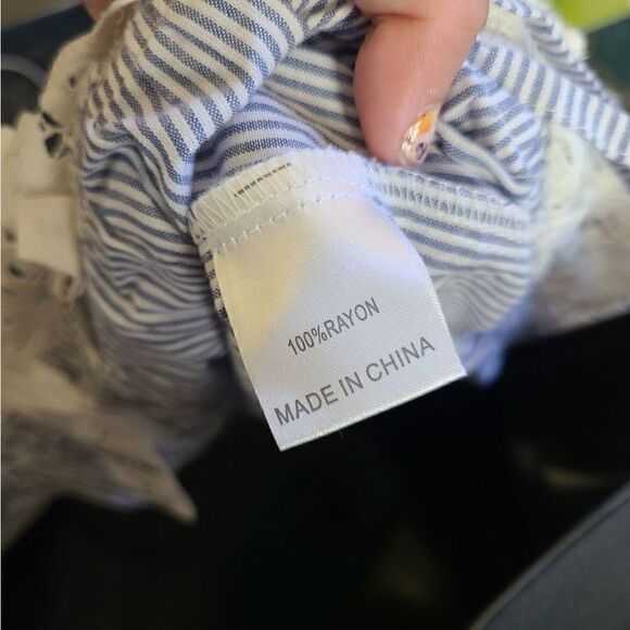 NWT LF Seek the Label Cold Shoulder Top - Picture 8 of 8